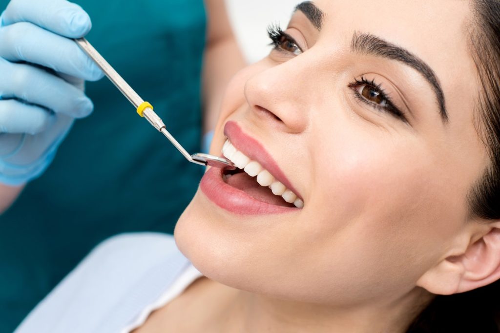 A Dentist Shares Tips on Gum and Dental Care for the Teenage Years